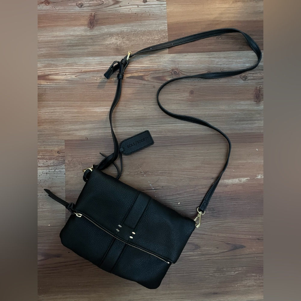 NWT Blk Crossbody Vegan pebble Leather Multi features Purse